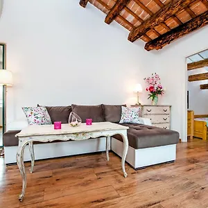Casa Alek Apartment